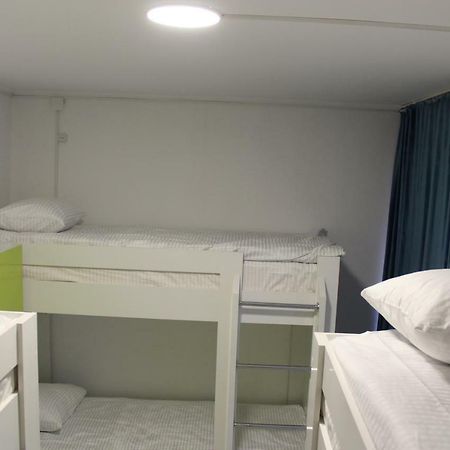 Park Hostel Osh Bagian luar foto