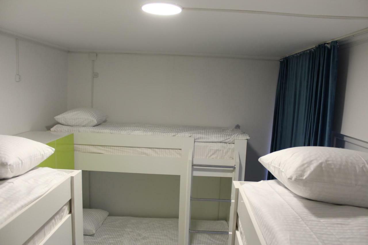 Park Hostel Osh Bagian luar foto