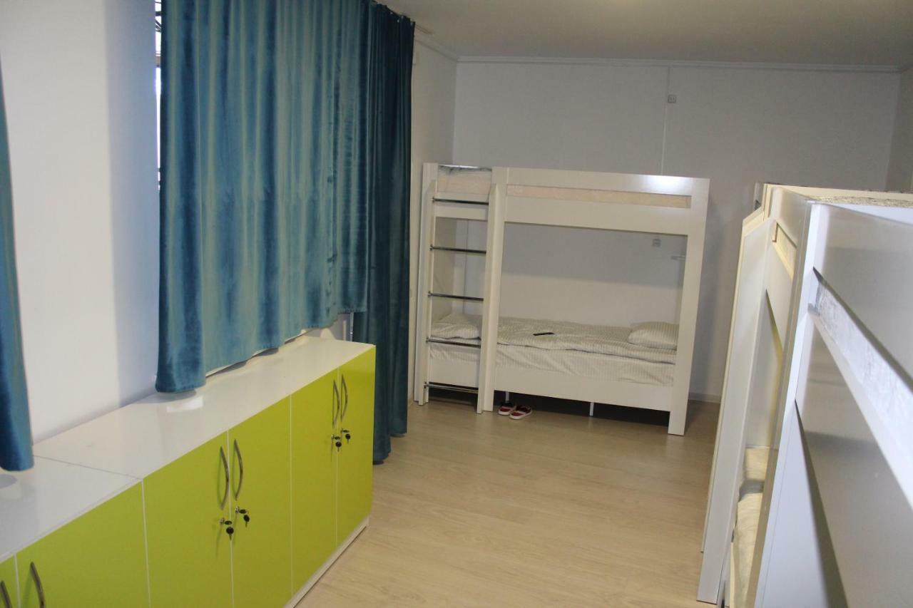 Park Hostel Osh Bagian luar foto