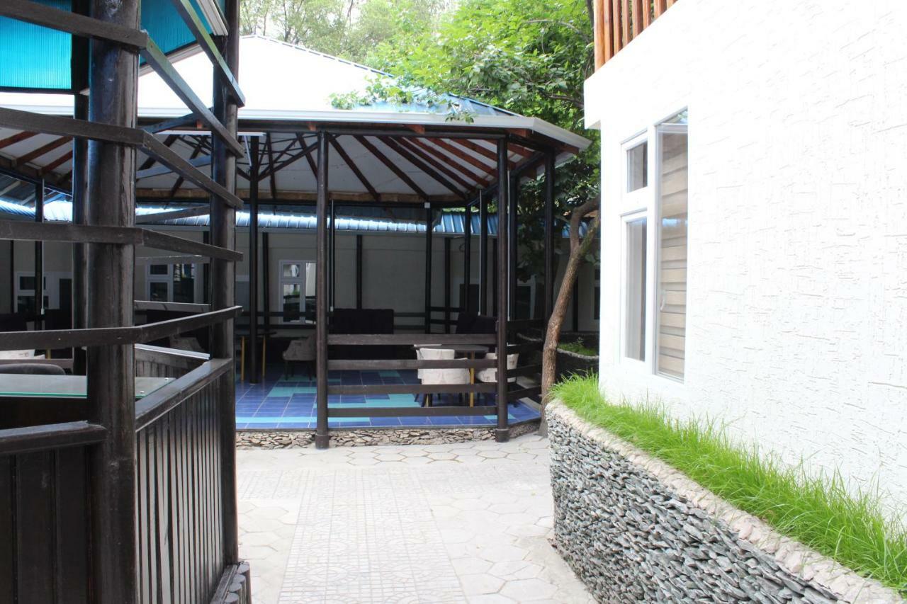 Park Hostel Osh Bagian luar foto