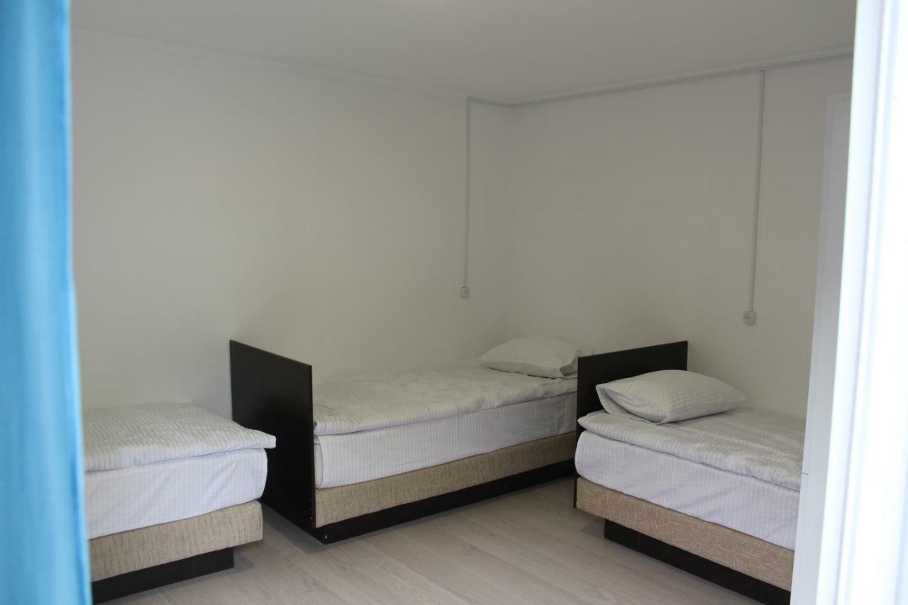Park Hostel Osh Bagian luar foto