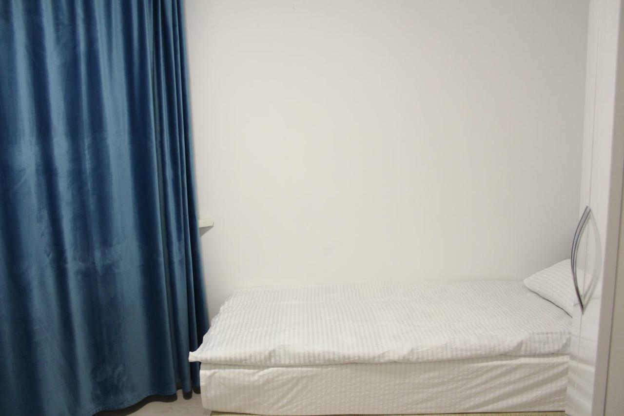 Park Hostel Osh Bagian luar foto