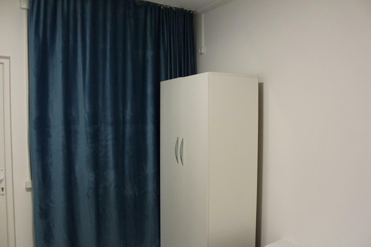 Park Hostel Osh Bagian luar foto
