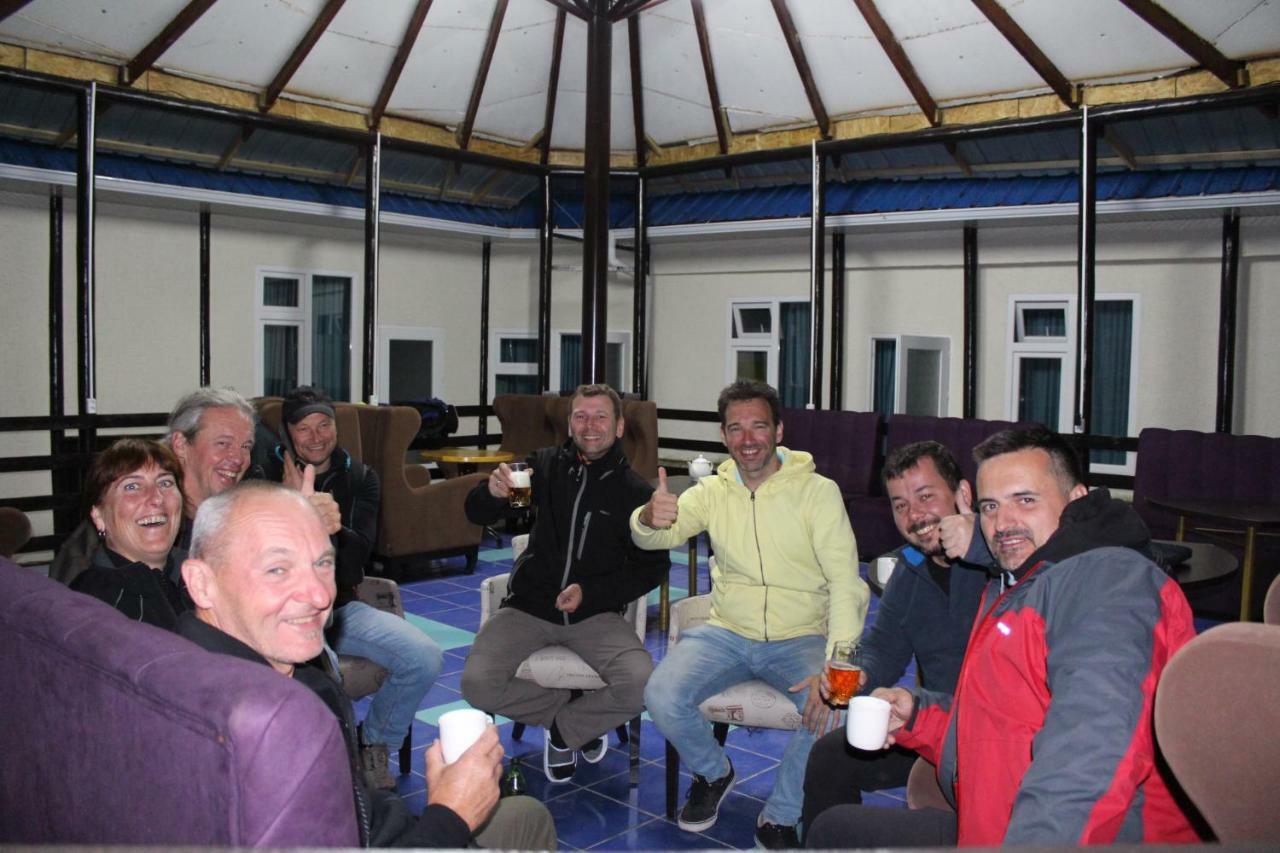 Park Hostel Osh Bagian luar foto