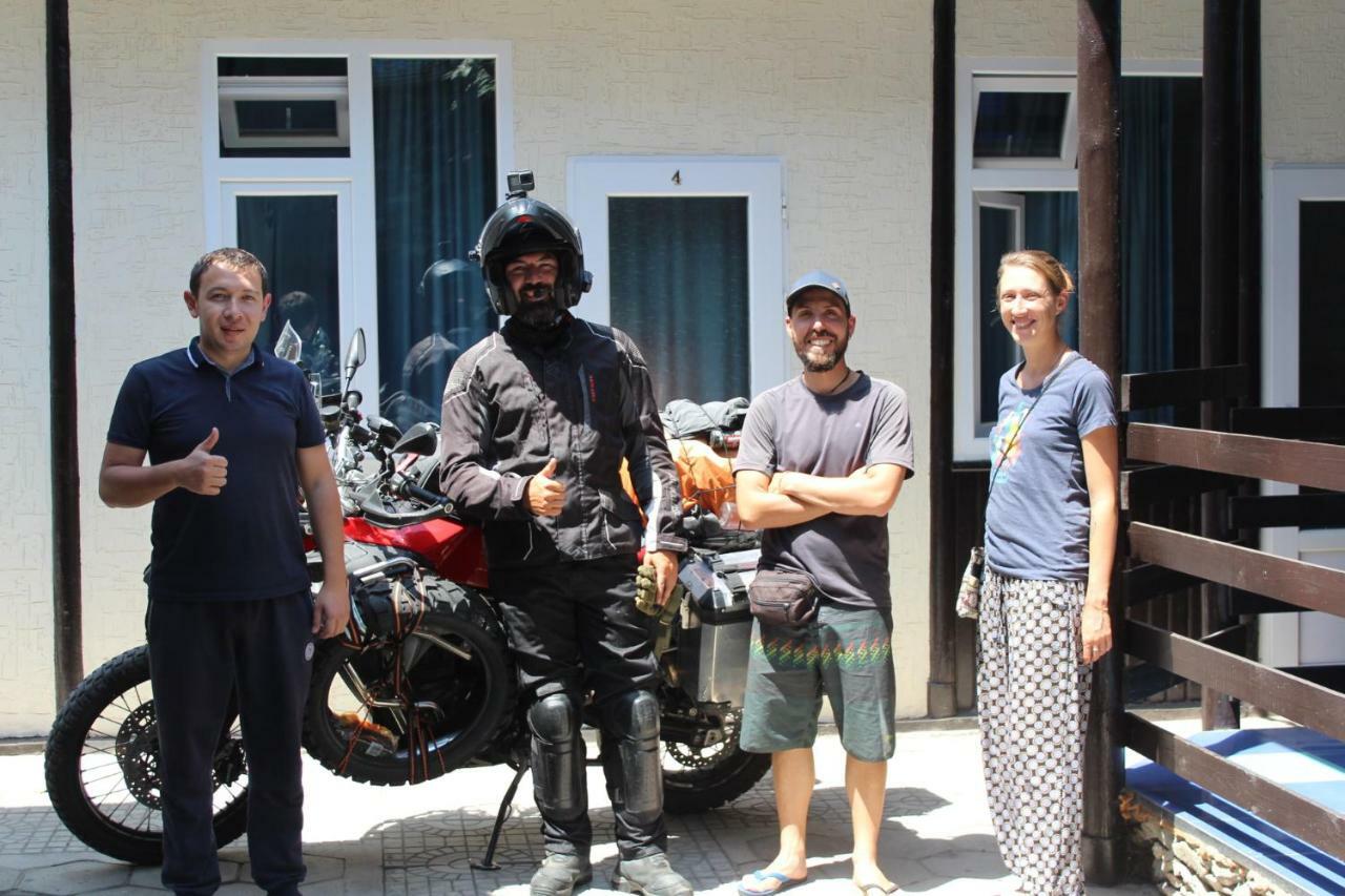 Park Hostel Osh Bagian luar foto