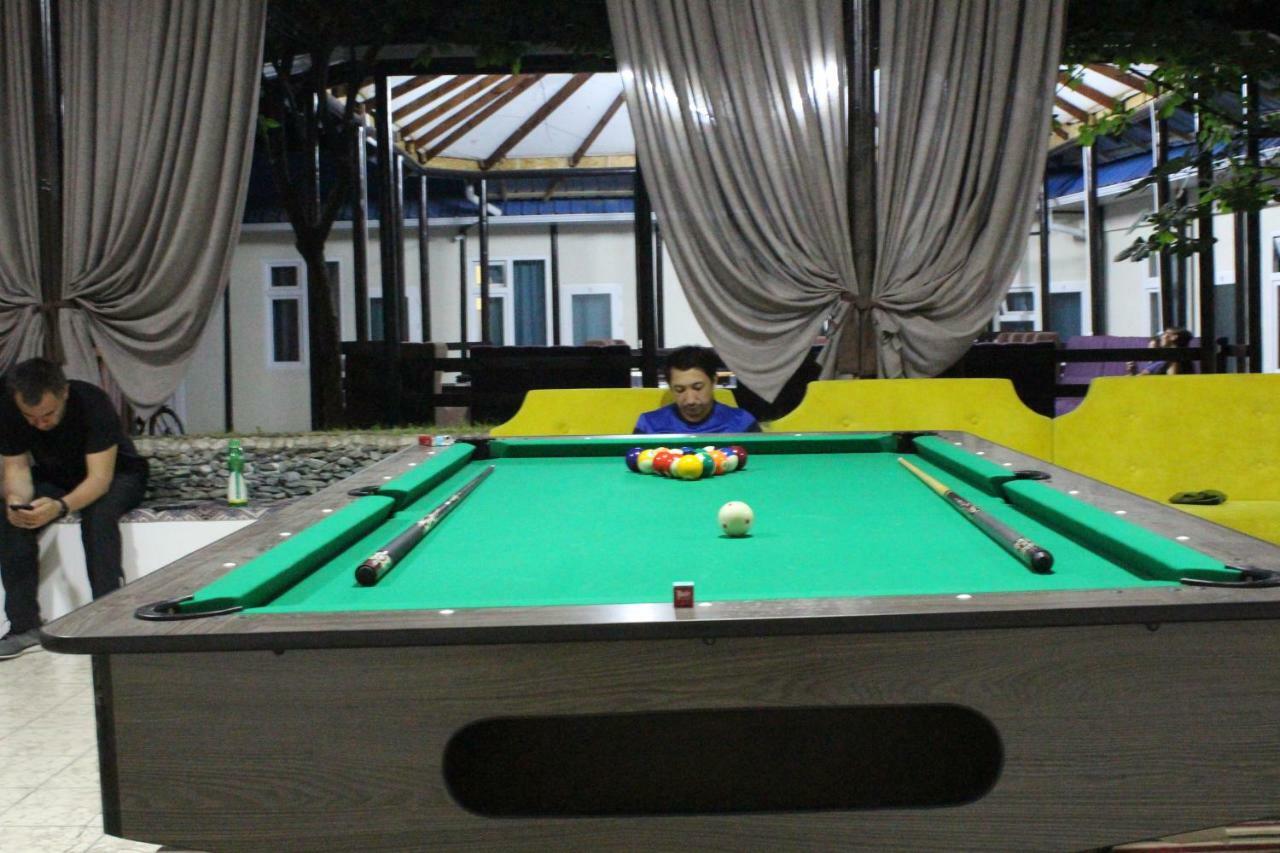 Park Hostel Osh Bagian luar foto