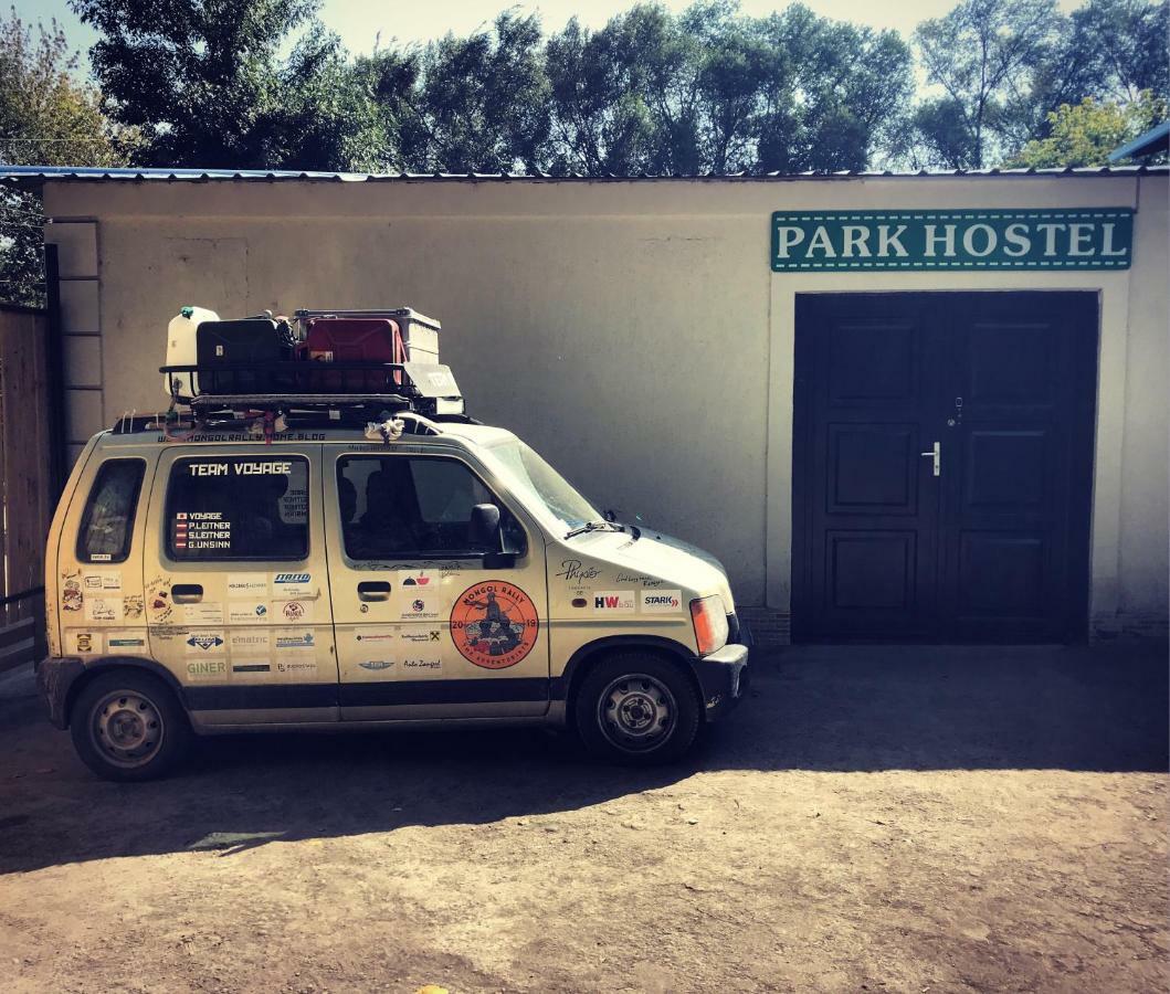 Park Hostel Osh Bagian luar foto